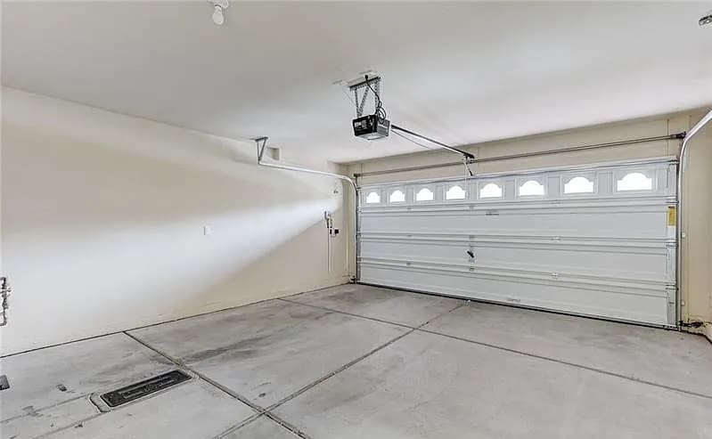 Building Photo - 7157 S Mann St