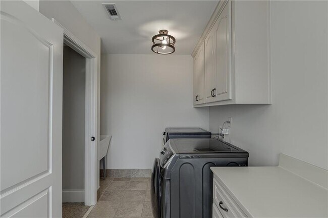Building Photo - 4612 Grandview Pkwy