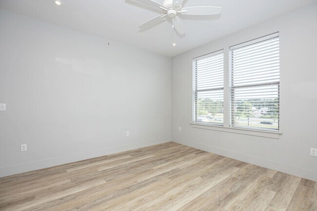 Building Photo - 2501 Bienville Blvd
