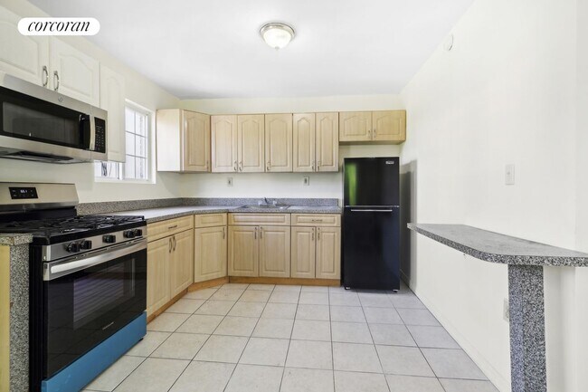 Building Photo - 192 Martense St