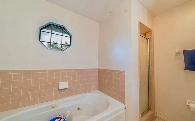 Building Photo - 236 SW Stanley Ct