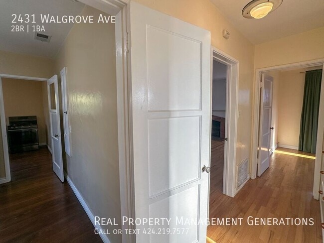 Building Photo - 2431 Walgrove Ave