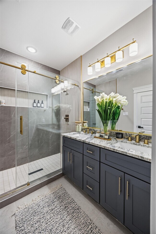 Building Photo - 4624 Mayflower St