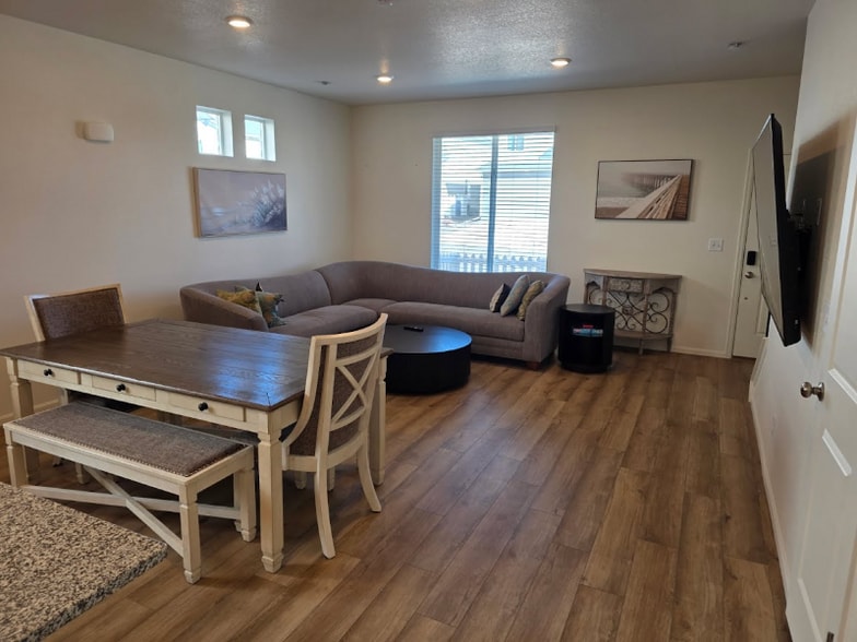 Building Photo - 5849 Dakan Lp