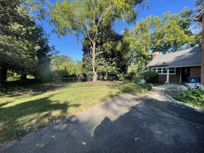 Building Photo - 101 Honeycutt Dr