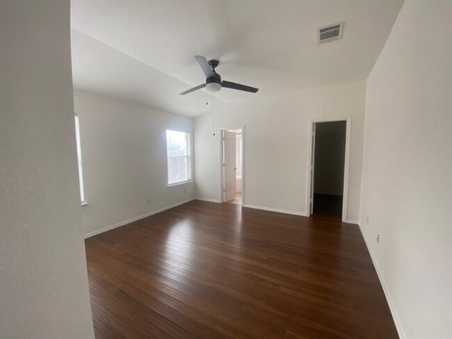 Building Photo - 1003 Clayton Dr