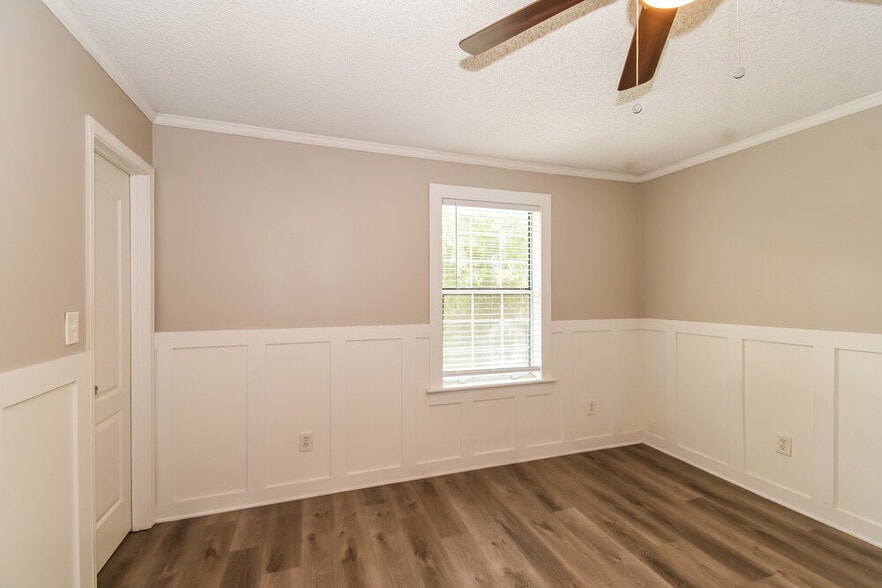 Building Photo - 9563 Sugar Hollow Ln