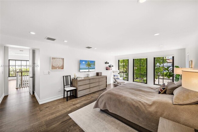 Building Photo - 5728 Pine Tree Dr