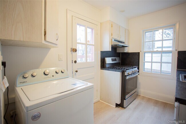 Building Photo - 76 Clayton Ave