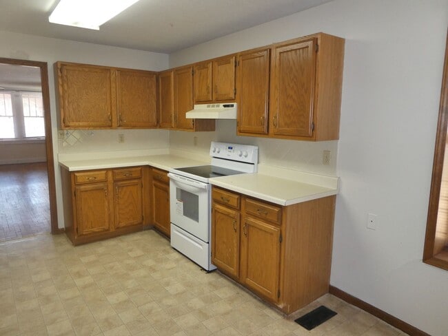 Building Photo - 2 bed/1 bath house walking distance to Cam...