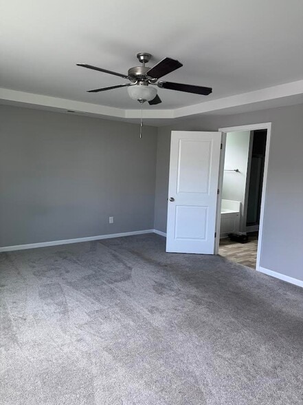 Building Photo - 136 Tang Cir