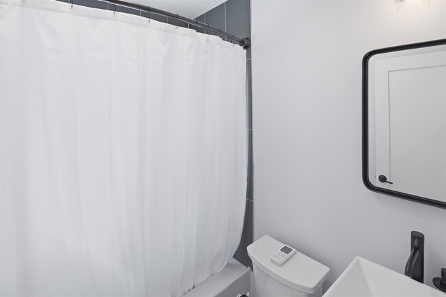 Building Photo - 253 Upper Mad River Rd