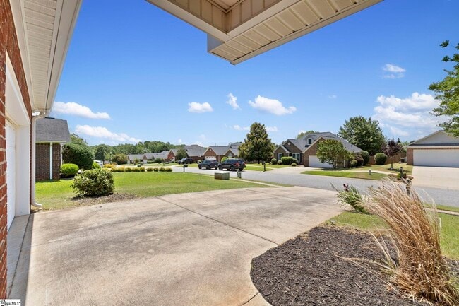 Building Photo - 317 N Sweetwater Hills Dr