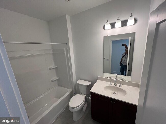 Building Photo - 8106 Donatello Dr