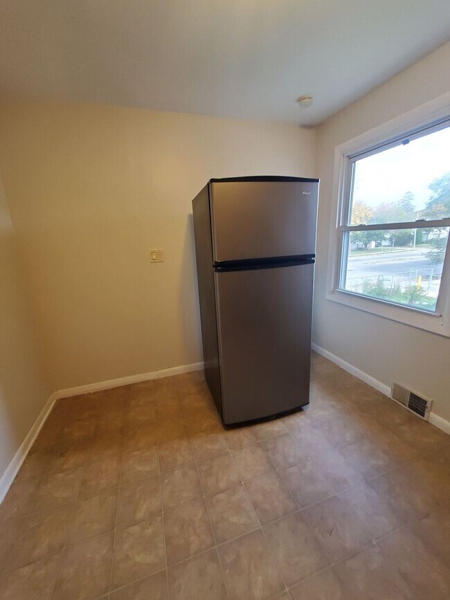 Building Photo - 4605-4607 W. Villard Ave. (Duplex)