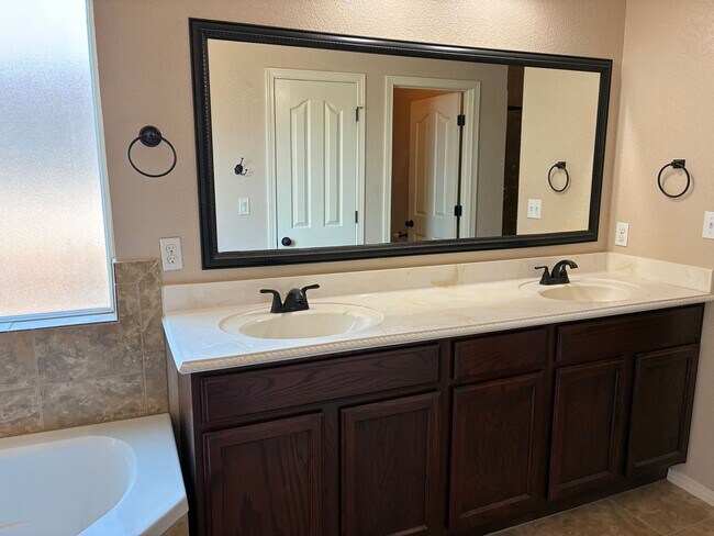 Building Photo - Santa Teresa Beauty 3 Bedrooms plus 2 and ...