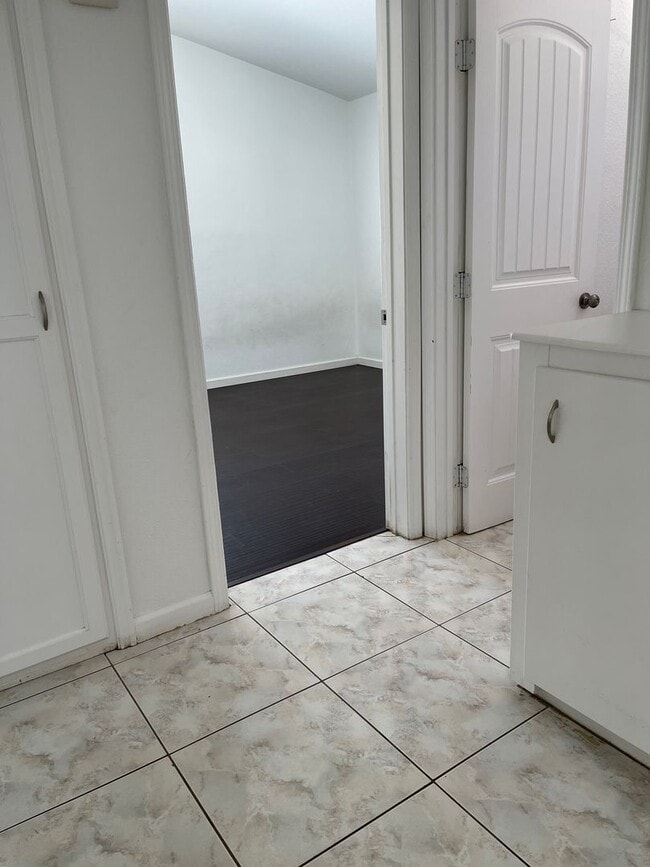 Building Photo - Aspen Ave - BLUE