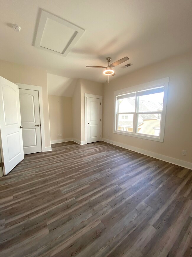 Building Photo - 137 Marblehead Dr