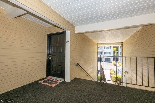 Building Photo - 50 W Lindsley Rd