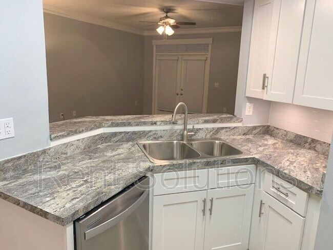 Building Photo - 5110 Bay Club Cir