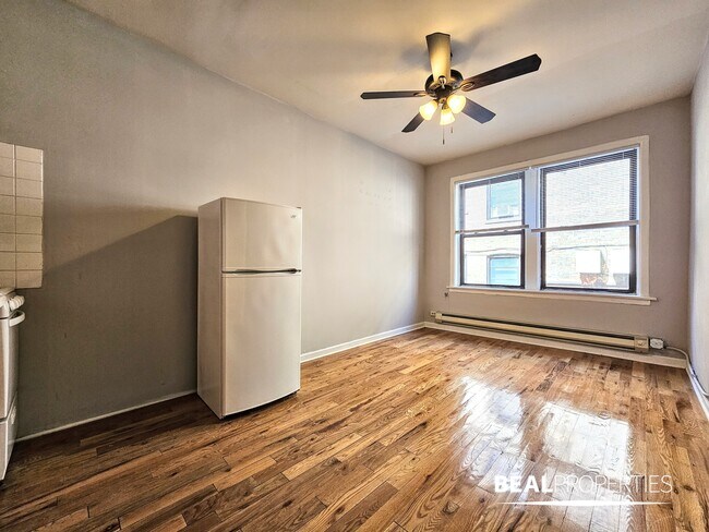 Building Photo - 1050 W George St