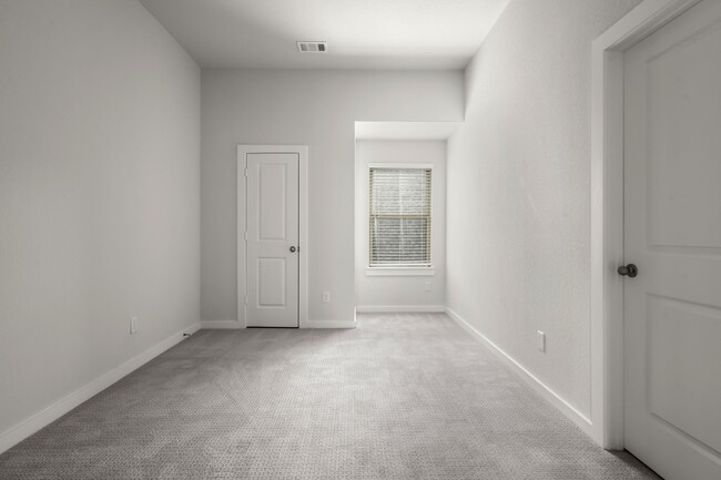 Building Photo - 16826 Beechwood Forest Way