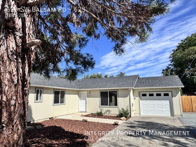 Building Photo - 623 SW Balsam Rd