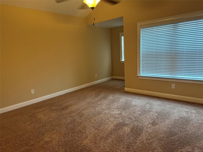 Building Photo - 436 Sydney Dr N