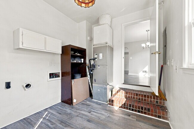 Building Photo - 727 Osborn Ave