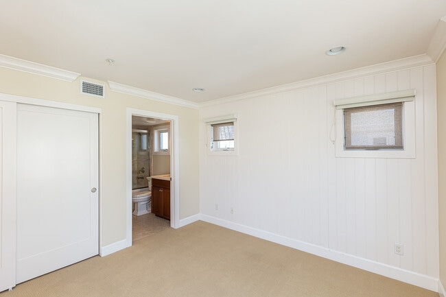 Building Photo - 7726 Ivanhoe Ave