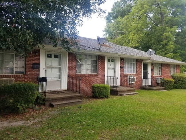Primary Photo - 407 N Lionel St