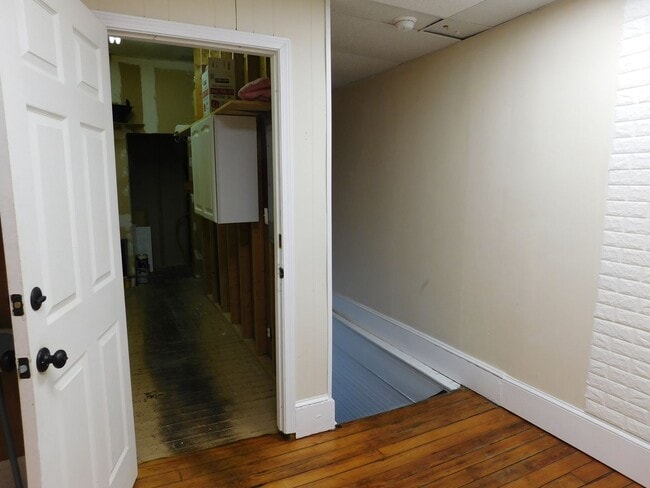 Building Photo - 216 Middle St