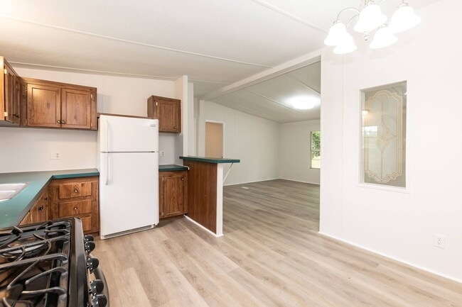 Building Photo - Well Maintained Three Bedroom Home!