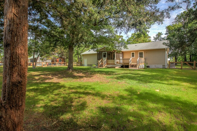 Building Photo - 3609 White Dr