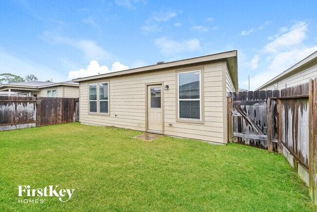 Building Photo - 14711 Myrtle Point Dr