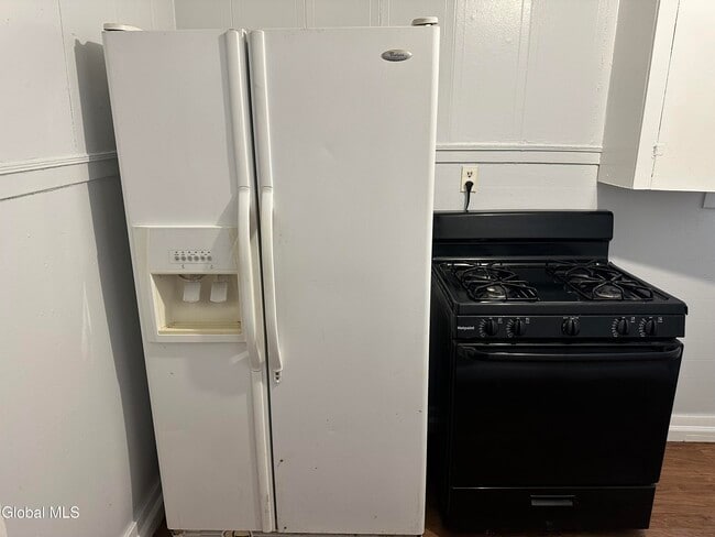 Building Photo - 1213 State St