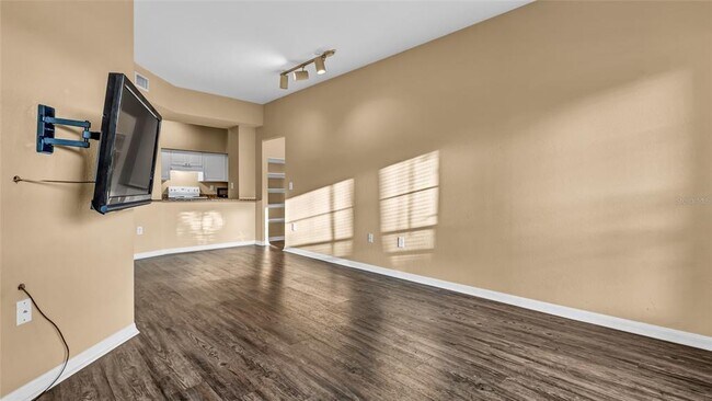 Building Photo - 410 S Armenia Ave