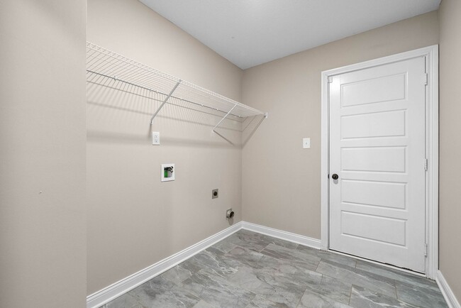 Building Photo - Pet Friendly Three Bedroom!
