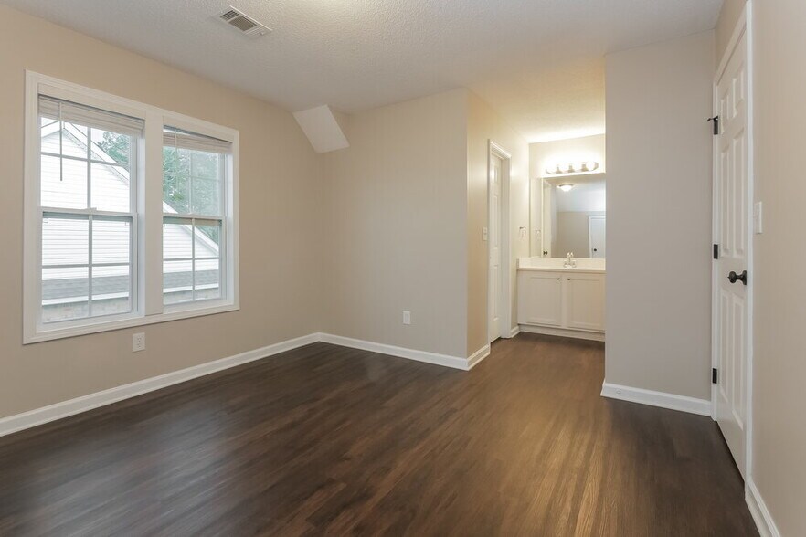 Building Photo - 11195 Knotty Pine Pl