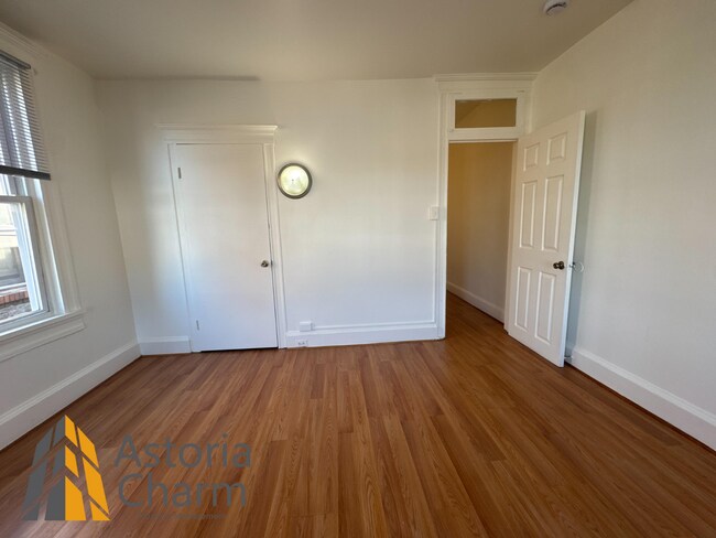 Building Photo - Comfortable 3-Bedroom with Hardwood Floors...
