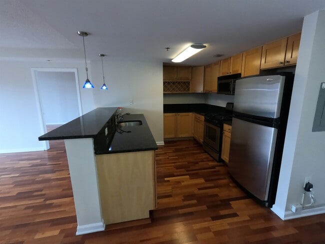 Building Photo - 700 1st St