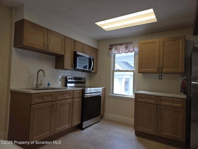 Building Photo - 138 Charles St