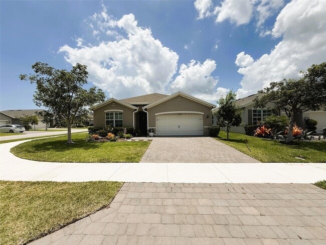 Primary Photo - 1704 NE White Pine Terrace