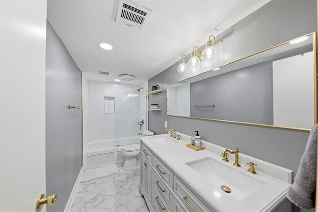 Building Photo - 133 Woodmere Square NW