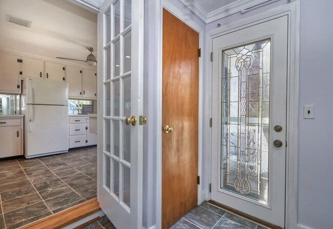 Building Photo - 33 Hillcrest Rd