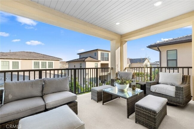 Building Photo - 70 Ray