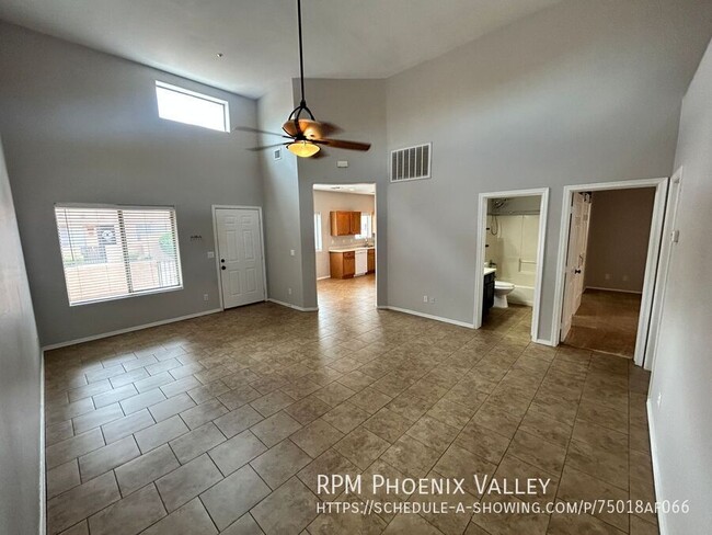 Building Photo - Single Level 2 Bed/2 Bath Gated Community ...