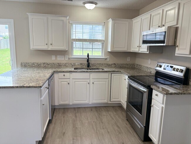 Building Photo - 2303 Highland Park Dr