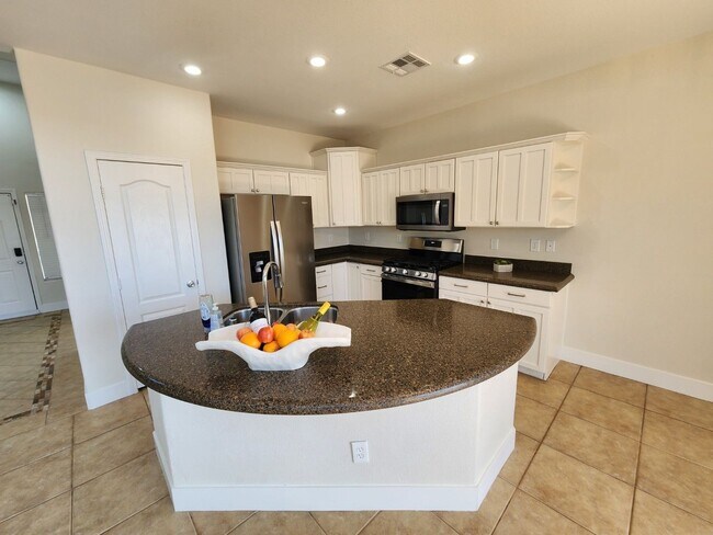 Building Photo - In the Heart of Green Valley Ranch
