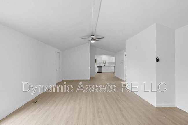 Building Photo - 816 W 3rd St